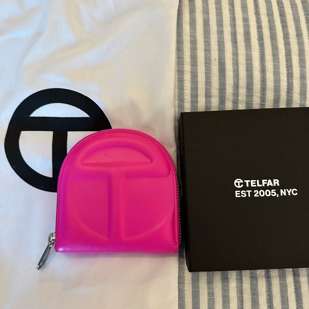 Telfar Wallet